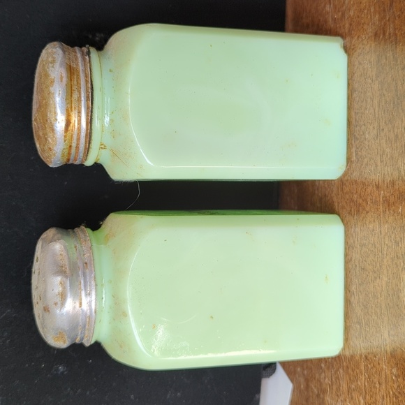 Mckee Jadeite Kitchenware Shakers - Picture 5 of 8